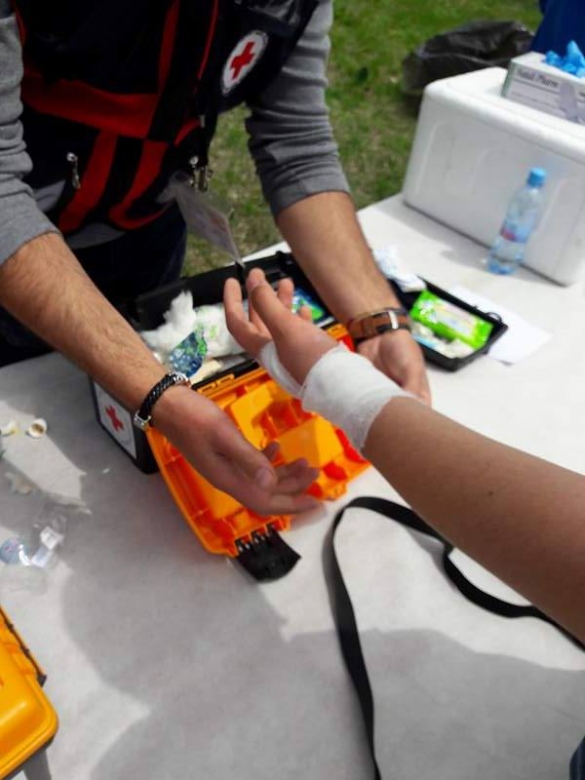 Ensuring First Aid Service for Youth engaged in flower cycling