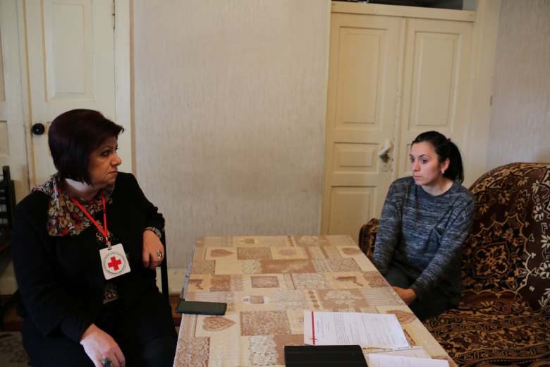 ՀԿԽԸ-ն օգնում է Ղարաբաղյան հակամարտության սրացման հետևանքով Հայաստան տեղափոխված ընտանիքներին