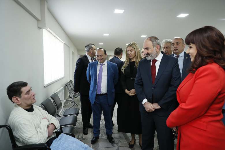 Prime Minister Pashinyan visits Gyumri 24-hour care center